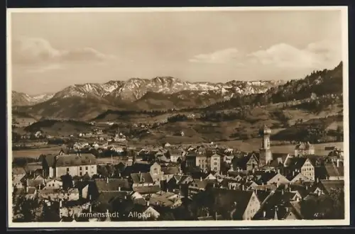 AK Immenstadt /Allgäu, Stadtansicht, Berge, Kirchturm