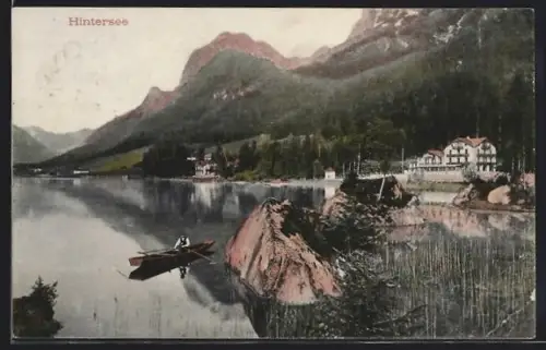 AK Hintersee, Seeufer mit Boot und umliegende Berge