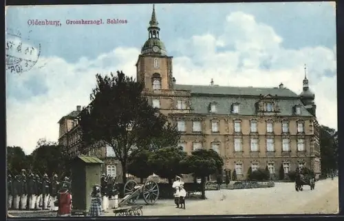 AK Oldenburg, Grossherzogl. Schloss, Soldaten, Kanone