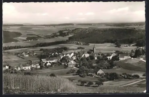 AK Üdersdorf i. d. Eifel, Ortsansicht mit Kirche und umliegender Landschaft