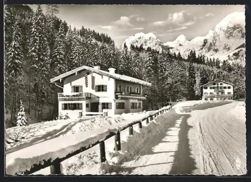 AK Ramsau bei Berchtesgaden, Gasthaus Fremdenheim Martinsklause, verschneite Alpenstrasse