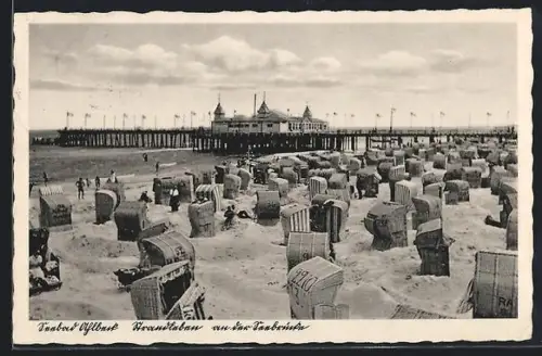 AK Ahlbeck, Strandleben an der Seebrücke, 