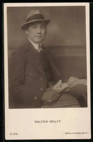 AK Schauspieler Walter-Wolff mit Hut im Porträt