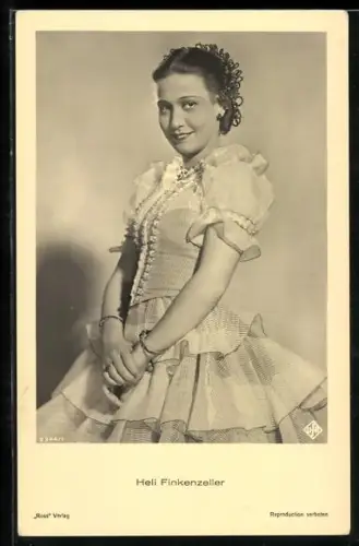 AK Schauspielerin Heli Finkenzeller in gerüschtem Kleid