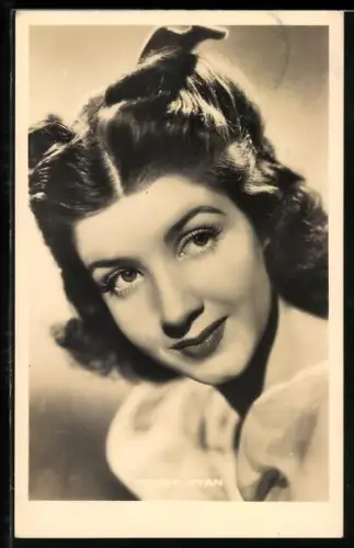 AK Schauspielerin Peggy Ryan mit fragendem Blick