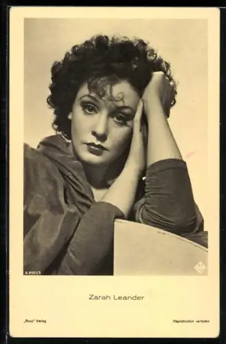 AK Schauspielerin Zarah Leander in Kamera blickend