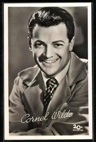 AK Schauspieler Cornel Wilde lächelnd im Porträt