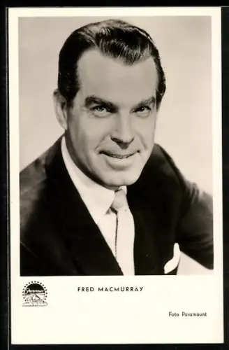 AK Schauspieler Fred MacMurray im Anzug porträtiert
