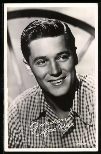 AK Schauspieler Gordon Mac Rae in karierterm Hemd