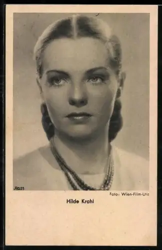 AK Schauspielerin Hilde Krahl mit toller Halskette und nachdenklich schauend