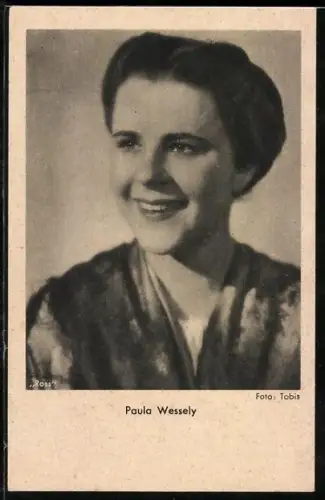 AK Schauspielerin Paula Wessely lächelnd zur Seite blickend