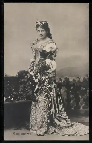 AK Schauspielerin Mitterwurzer auf Balkon stehend