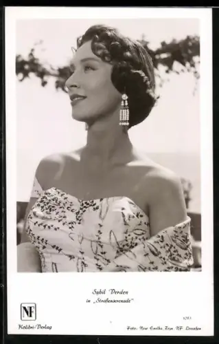 AK Schauspielerin Sybil Verden in Strassenserenade