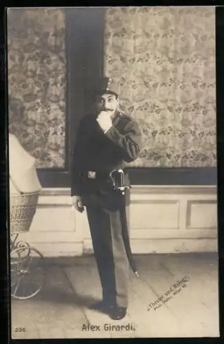 AK Schauspieler Alex Girardi als Polizist verkleidet