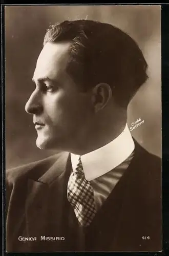 AK Genica Missirio mit Vatermörder u. karierter Krawatte