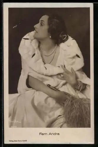 AK Schauspielerin Fern Andra im Kostüm einer Filmrolle