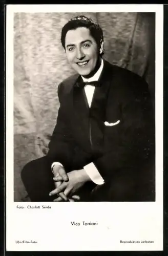 AK Vico Torriani mit Fliege und glänzendem Haar