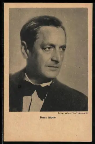 AK Schauspieler Hans Moser blickt ernst in die Ferne