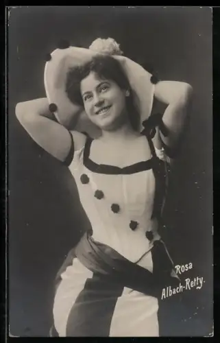 AK Schauspielerin Rosa Albach-Retty lächelnd mit Hut posierend