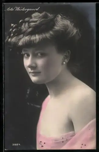 AK Asta Westergaard mit Flechtfrisur, Portrait