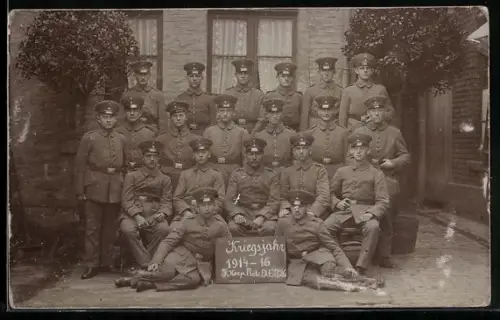 Foto-AK Gruppenfoto von Infanteristen des 5. Korp. Rekr. D.E.R. 26