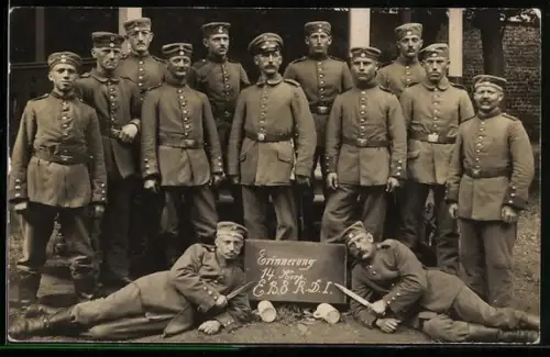 Foto-AK Gruppenfoto mit Infanteristen des 14. Korps
