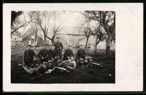 Foto-AK Infanteristen mit MG 08