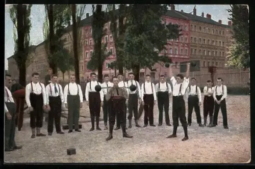 AK Neuruppin, Gewichtheber auf dem Sportplatz in der Bahnhofsvorstadt
