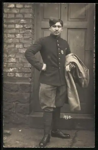 AK Portrait eines Kriegsgefangenen in Uniform