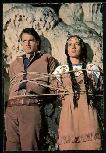 AK Karin Dor und Mario Girotti in Winnetou II. Teil, Filmszene
