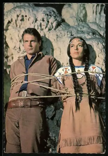 AK Karin Dor und Mario Girotti in Winnetou II. Teil, Filmszene