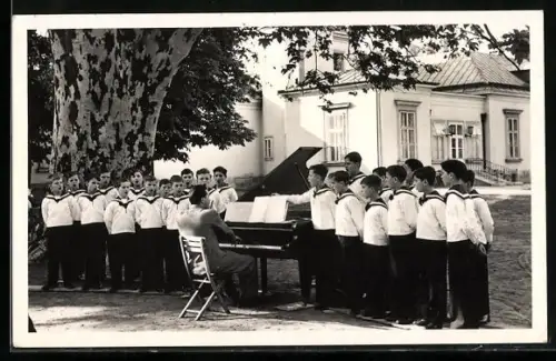 Foto-AK Gruppenfoto am Piano beim Sängerfest