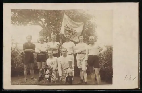 Foto-AK Gruppenfoto von Mitgliedern des Turnvereins