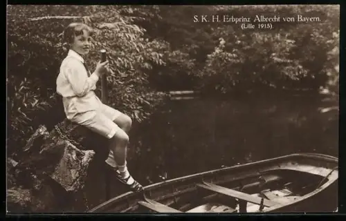 AK Erbprinz Albrecht von Bayern 1915 in Lille an einem Ruderboot