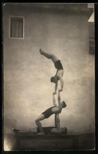 Foto-AK Drei Turner bei einer Vorstellung
