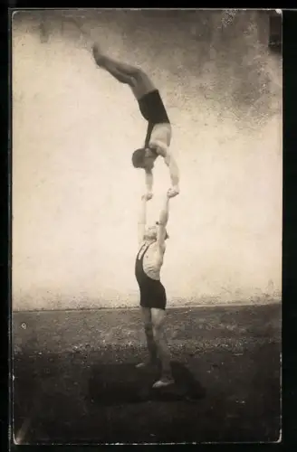 Foto-AK Zwei Turner bei einer Vorstellung