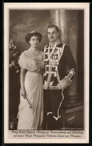 AK Prinz Ernst August, Herzog von Braunschweig mit seiner Braut Prinzessin Viktoria Luise von Preussen