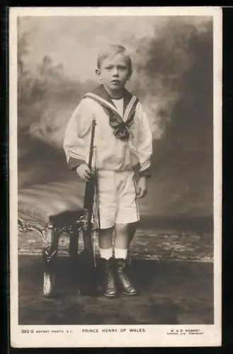 AK Prince Henry of Wales with a rifle