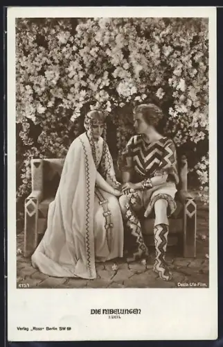 AK Die Nibelungen I. Teil, Siegfried sitzt mit Kriemhild auf einer Bank