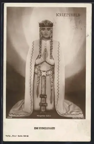 AK Kriemhild ins Gebet vertieft, Margarete Schön kniet in ihrer Rolle in Die Nibelungen
