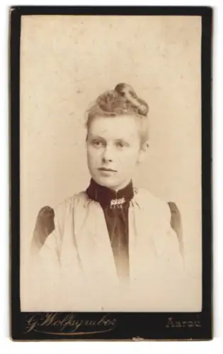 Fotografie G. Wolfsgruber, Aarau, Porträt einer jungen Frau