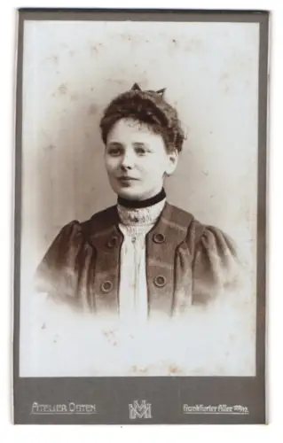 Fotografie Atelier Osten, Berlin, Frankfurter Allee 109/12, Porträt einer Dame