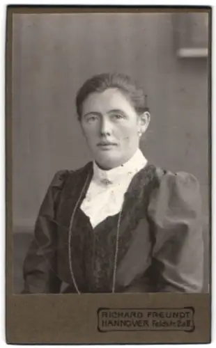 Fotografie Richard Freundt, Hannover, Feldstrasse 2a, Portrait einer Dame