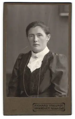 Fotografie Richard Freundt, Hannover, Feldstrasse 2a, Porträt einer Frau