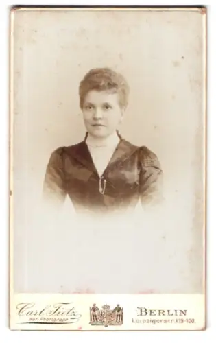 Fotografie Carl Tietz, Berlin, Leipzigerstr. 119-120, Porträt einer jungen Frau