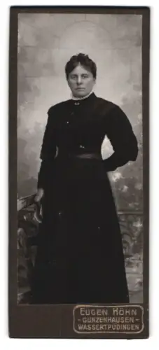 Fotografie Eugen Höhn, Gunzenhausen, Frau in elegantem Kleid