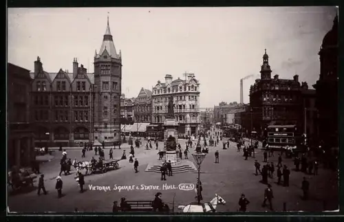 AK Hull, Victoria Square & Statue
