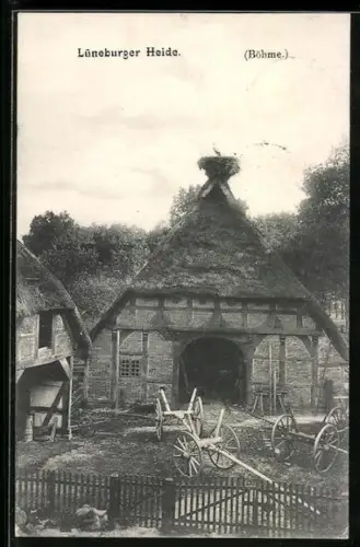 AK Böhme /Lüneburger Heide, Bauernhof mit Strohdach u. Storchennest