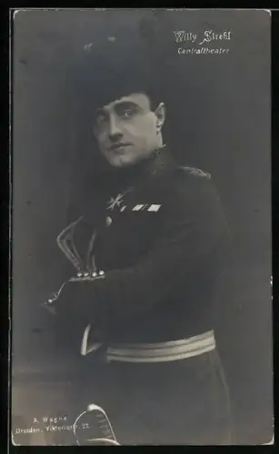 AK Schauspieler Willy Strehl kostümiert als Soldat
