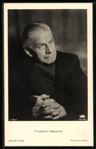 AK Schauspieler Friedrich Kayssler über Stuhl lehnend